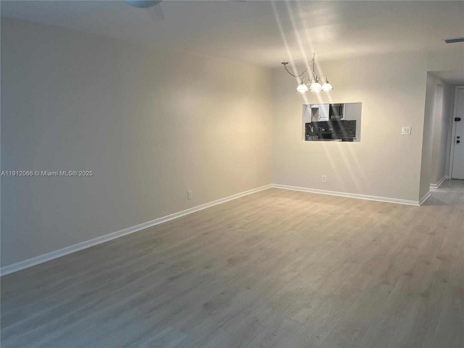 LAKEWOOD ON THE GREEN CON - Residential Lease