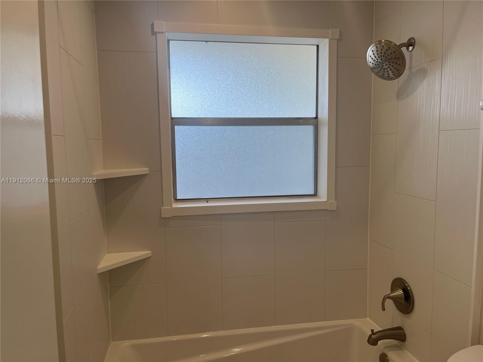 LAKEWOOD ON THE GREEN CON - Residential Lease