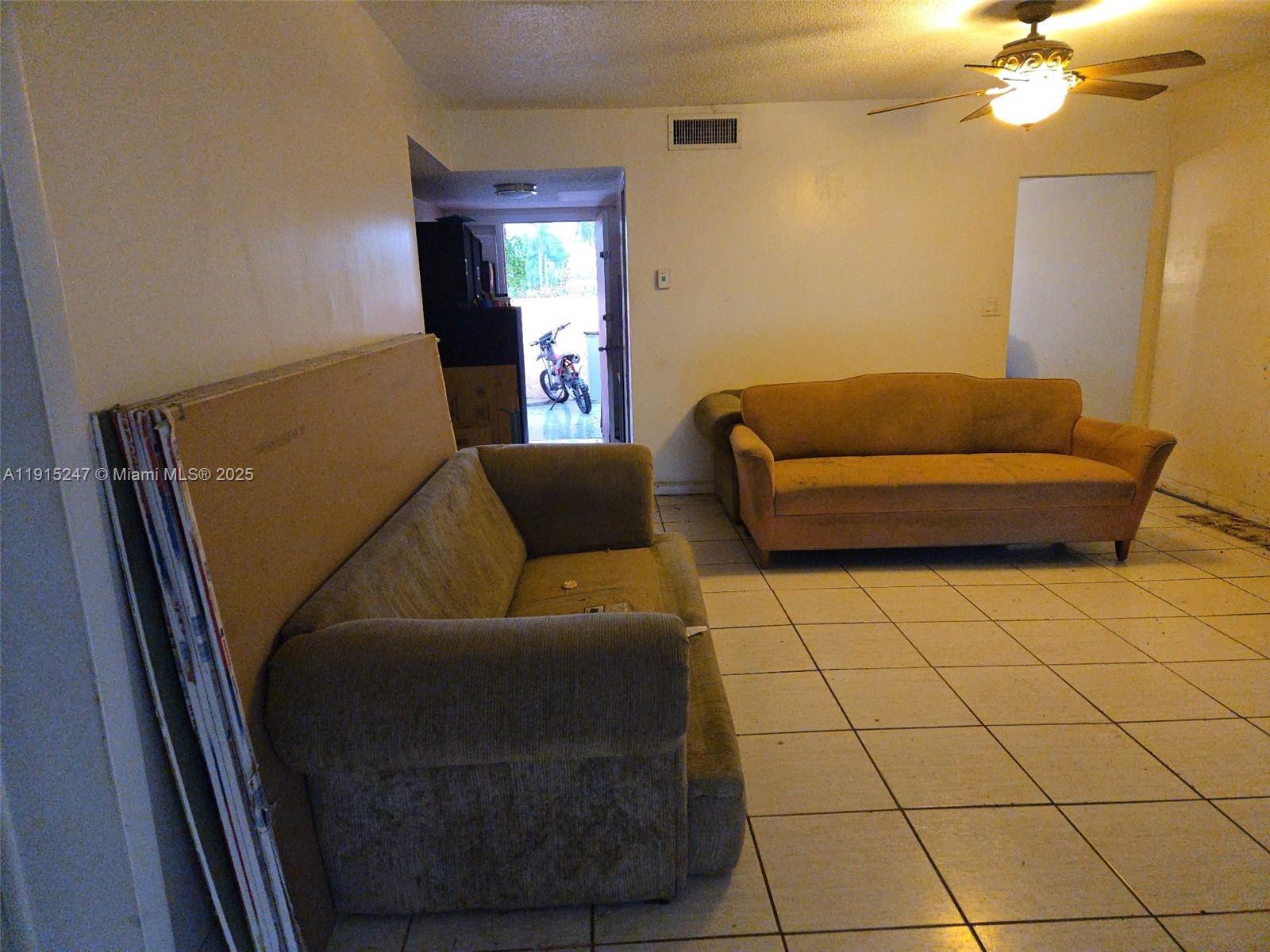 WIMBLEDON TOWNHOUSE I-16 - Residential