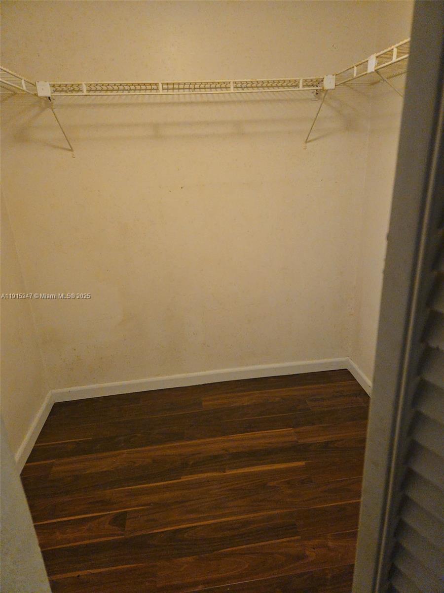 WIMBLEDON TOWNHOUSE I-16 - Residential