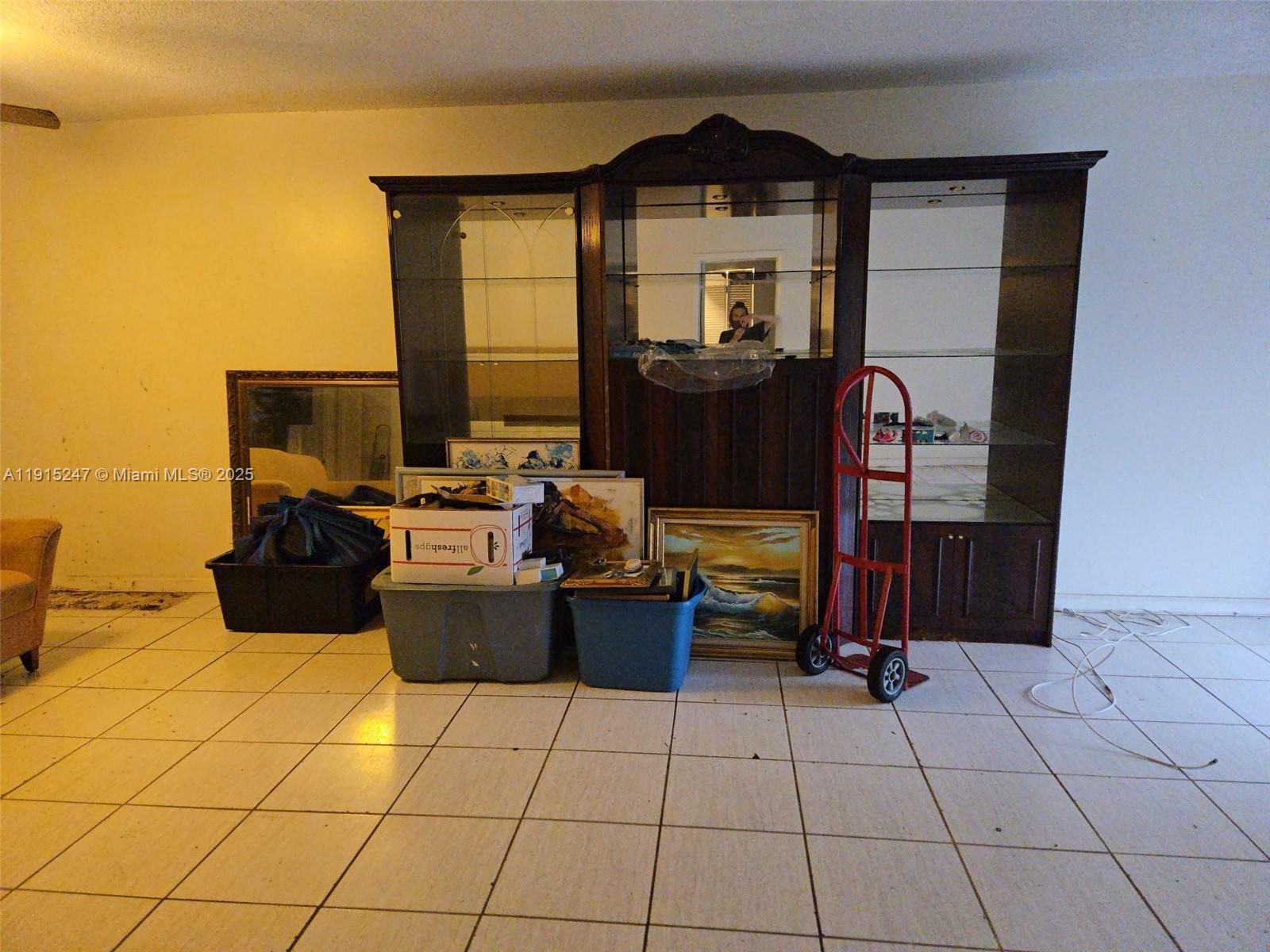 WIMBLEDON TOWNHOUSE I-16 - Residential