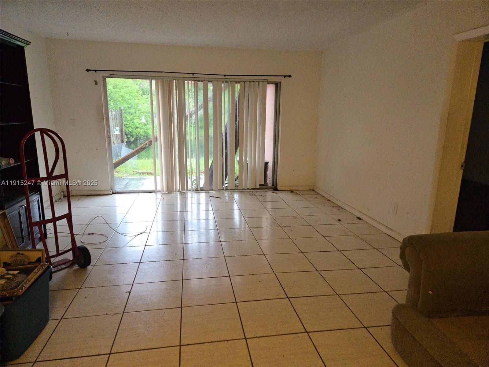 WIMBLEDON TOWNHOUSE I-16 - Residential