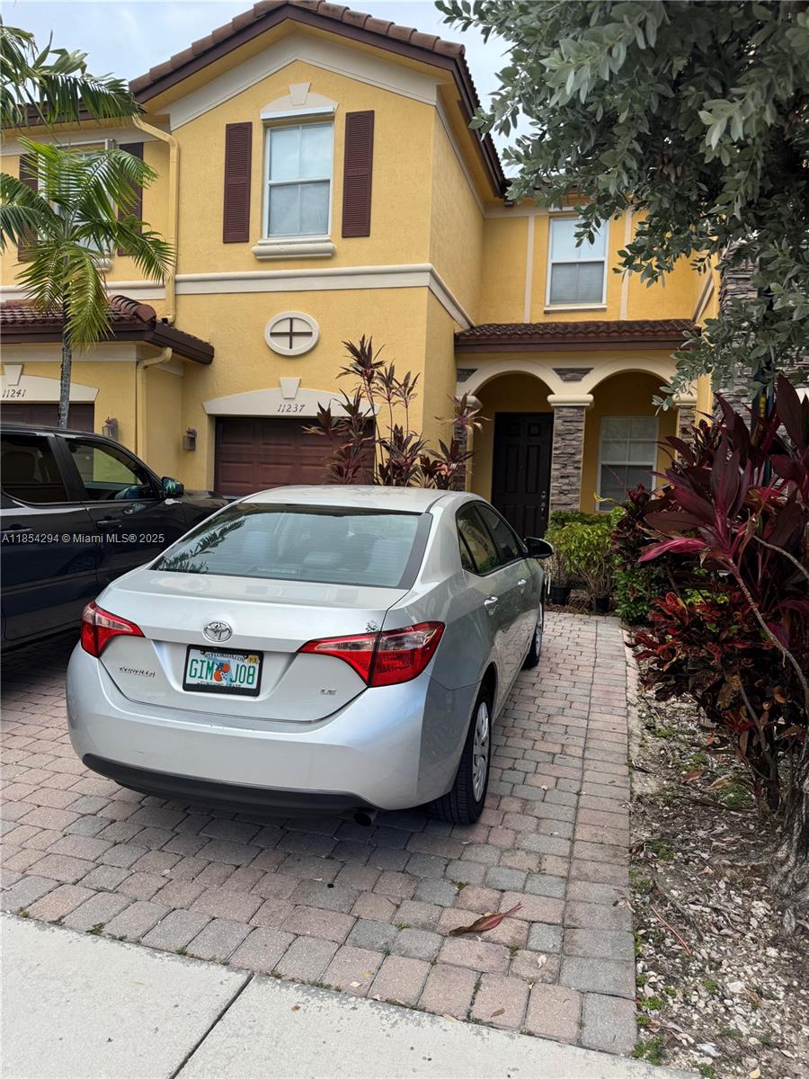 Comfortable 3 Bedroom, 2.5 Bath Townhouse with a private patio, ideal for family living. Located in a quiet, family- friendly and well maintained community with access to community pool and clubhouse, and just minutes to Florida's Turnpike, and few steps away from top-rated schools. A great opportunity to live in the heart of Doral!