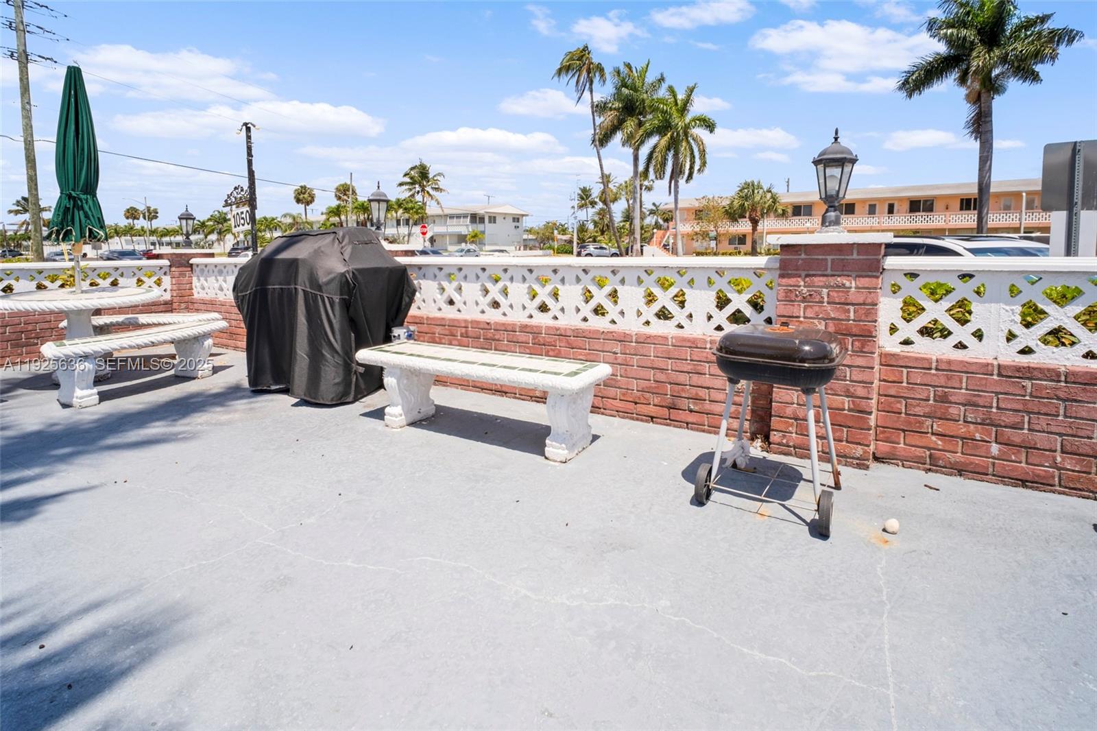 COLONIAL HOUSE CONDO - Residential