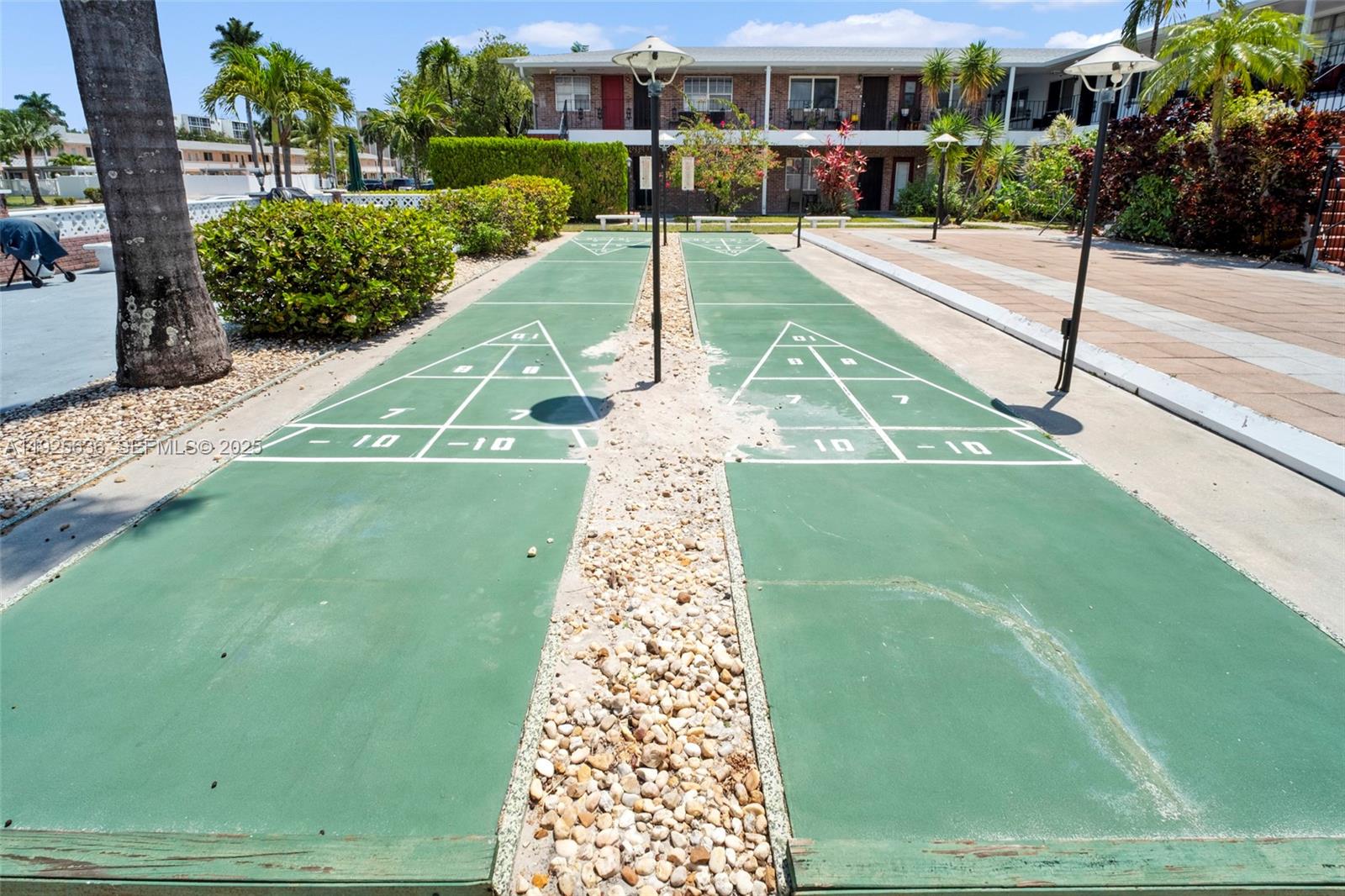 COLONIAL HOUSE CONDO - Residential