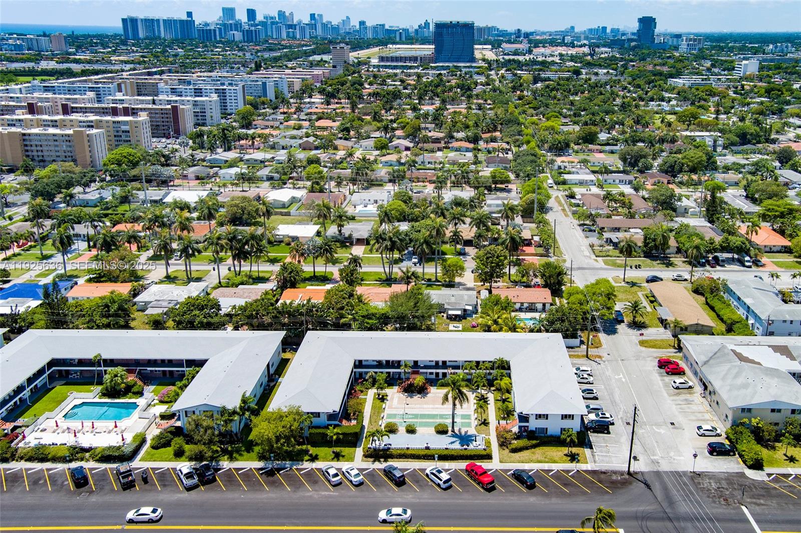 COLONIAL HOUSE CONDO - Residential