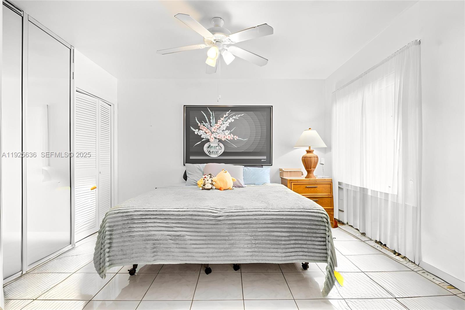 COLONIAL HOUSE CONDO - Residential