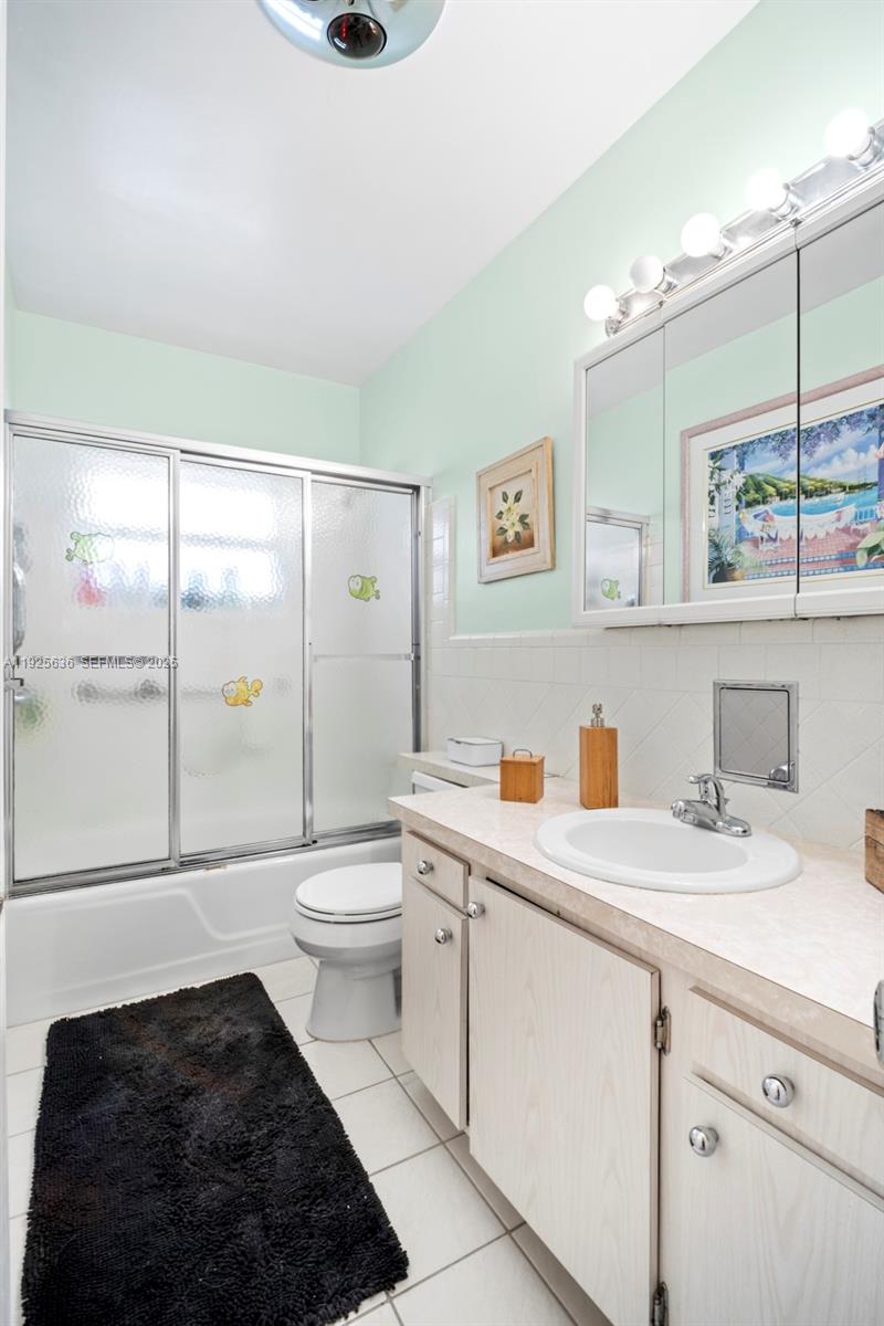 COLONIAL HOUSE CONDO - Residential