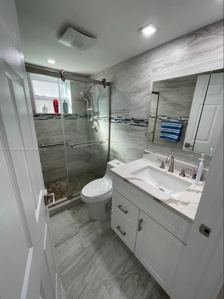 KINGS POINT NORMANDY COND - Residential Lease