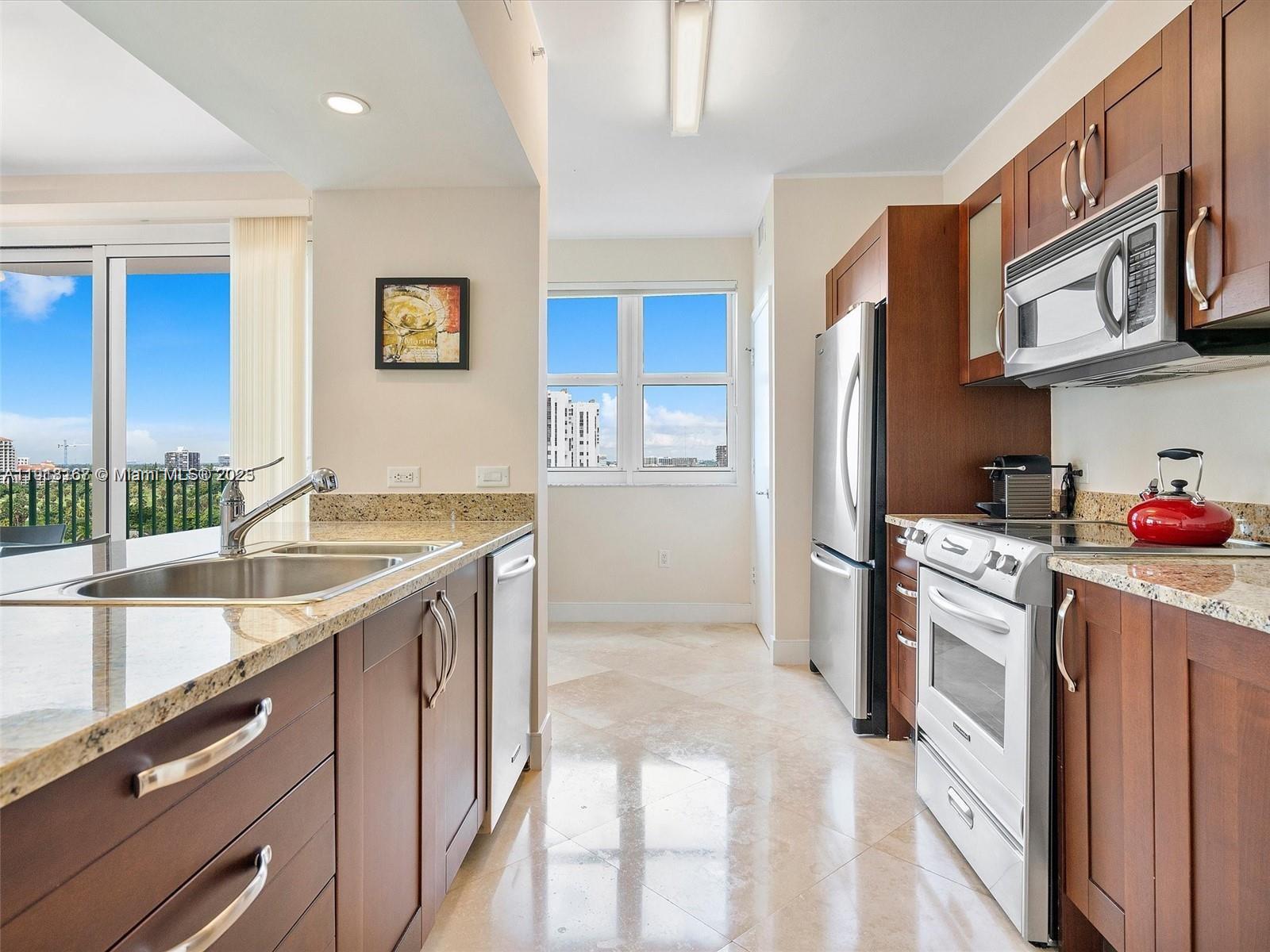 TURNBERRY VLG NO TOWER CO - Residential Lease