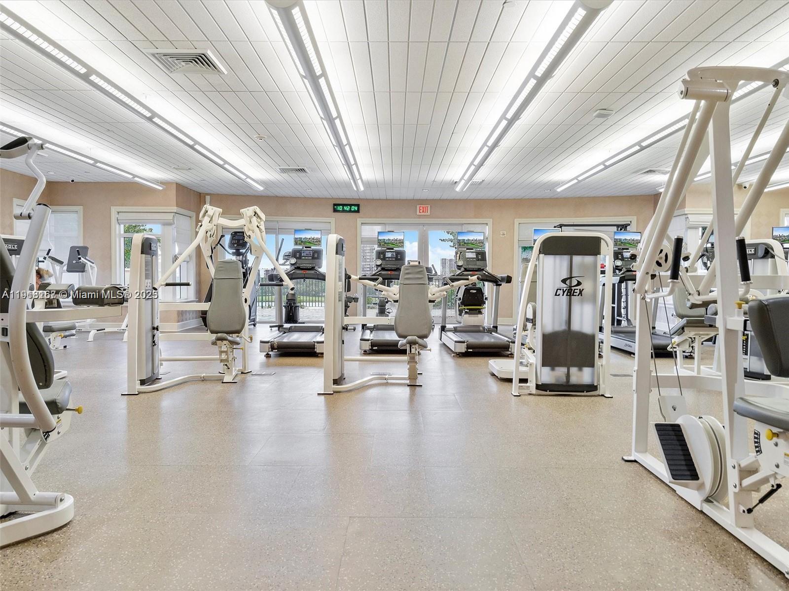 TURNBERRY VLG NO TOWER CO - Residential Lease