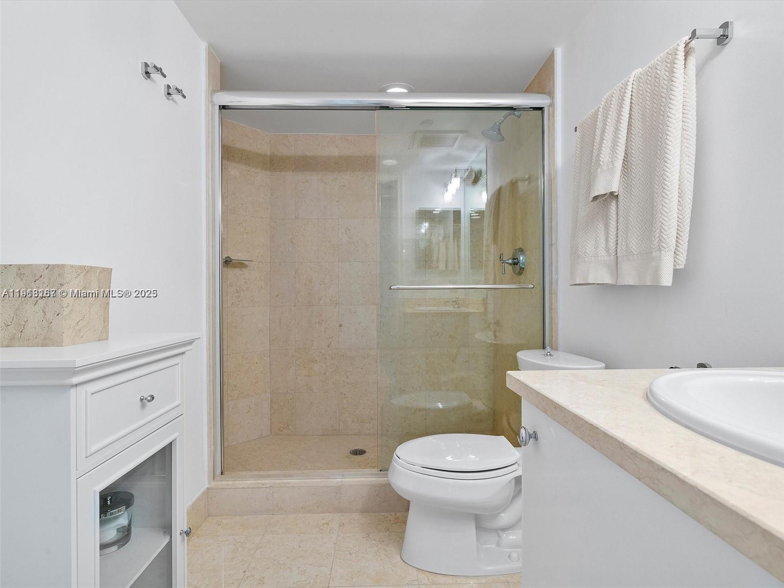 TURNBERRY VLG NO TOWER CO - Residential Lease