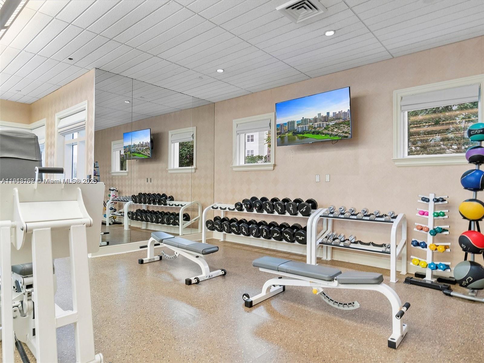 TURNBERRY VLG NO TOWER CO - Residential Lease