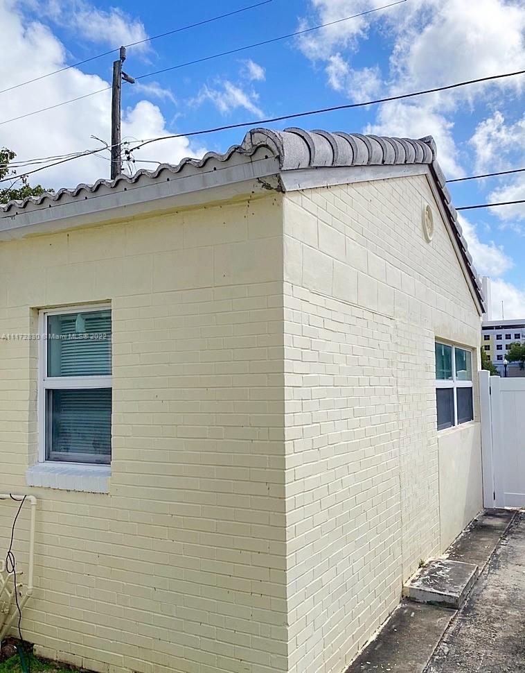 HOLLYWOOD - Residential Lease