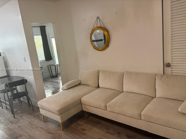 921 MERIDIAN AVE APTS CON - Residential Lease