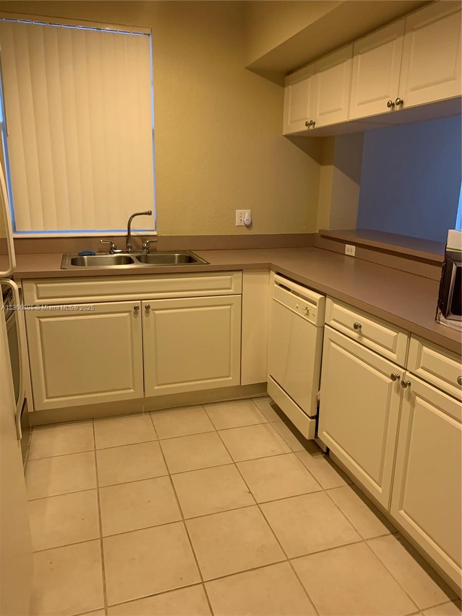 CYPRESS POINTE AT CORAL S - Residential Lease