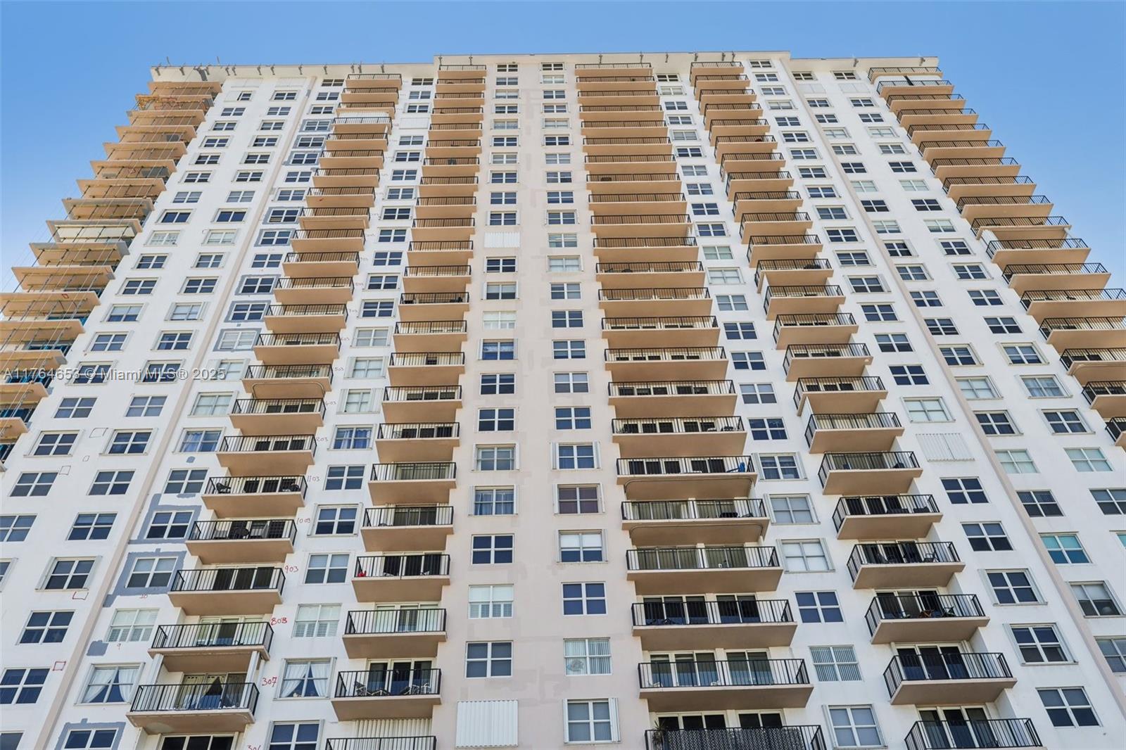 POMPANO BEACH CLUB NORTH - Residential