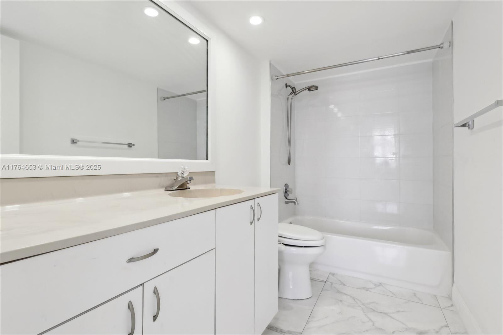 POMPANO BEACH CLUB NORTH - Residential
