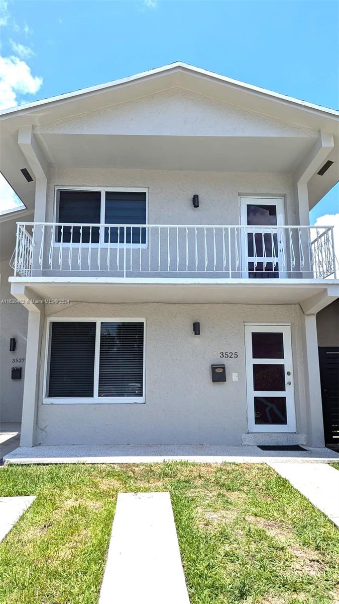 Rental Property at 3525 Sw 25th Ter Ter 1, Miami, Broward County, Florida - Bedrooms: 2 
Bathrooms: 1  - $2,600 MO.