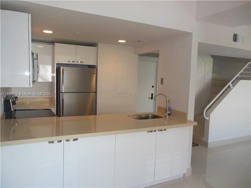 GROVE SQUARE CONDO - Residential Lease