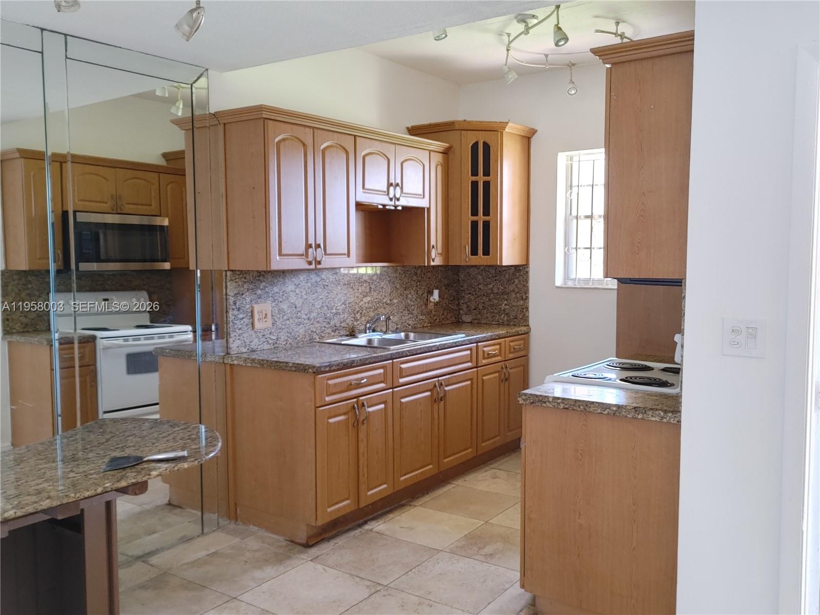 STRAND PLAZA CONDO - Residential Lease