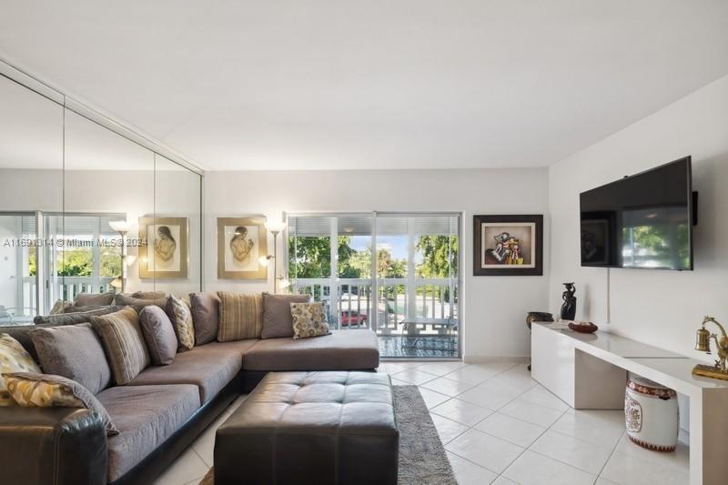 9111 E Bay Harbor Dr 3E