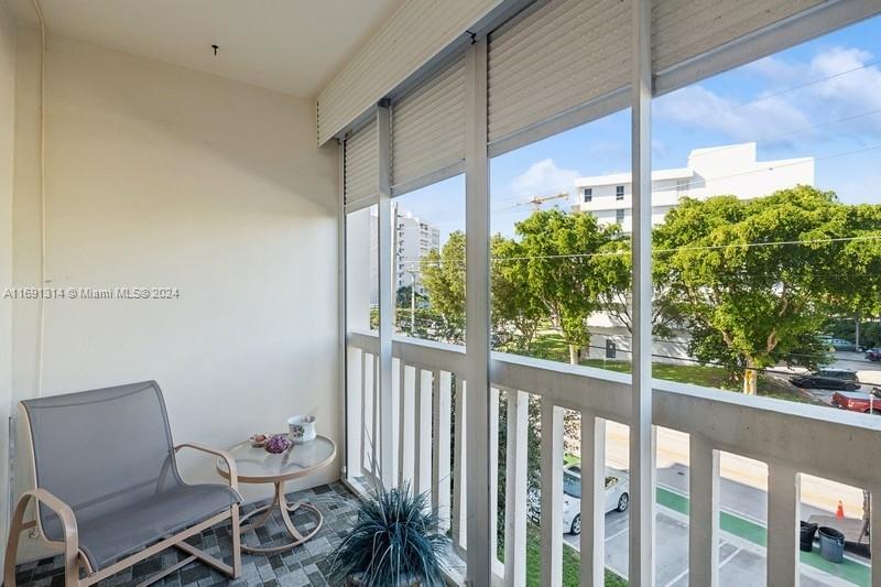 9111 E Bay Harbor Dr 3E