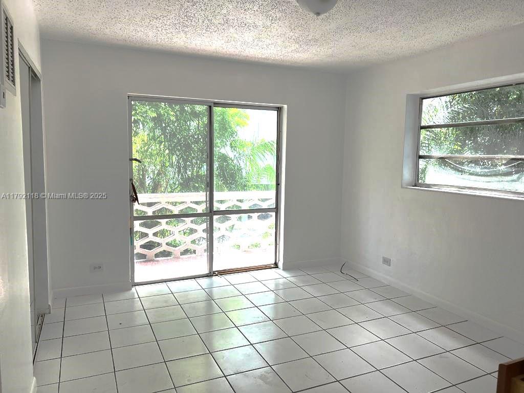 1610 NW N River Dr 207