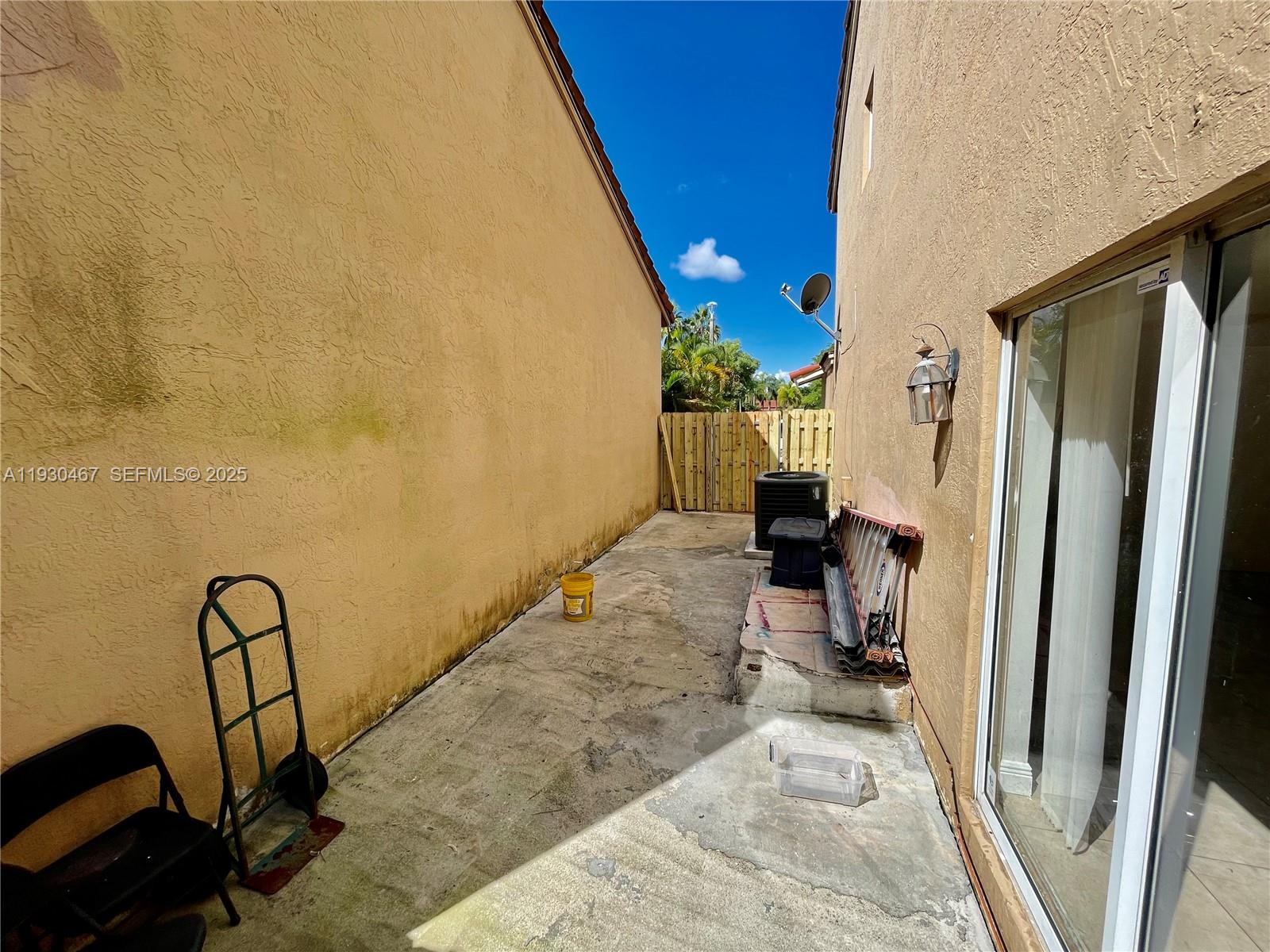 LAKESIDE AT THE HAMMOCKS - Residential Lease