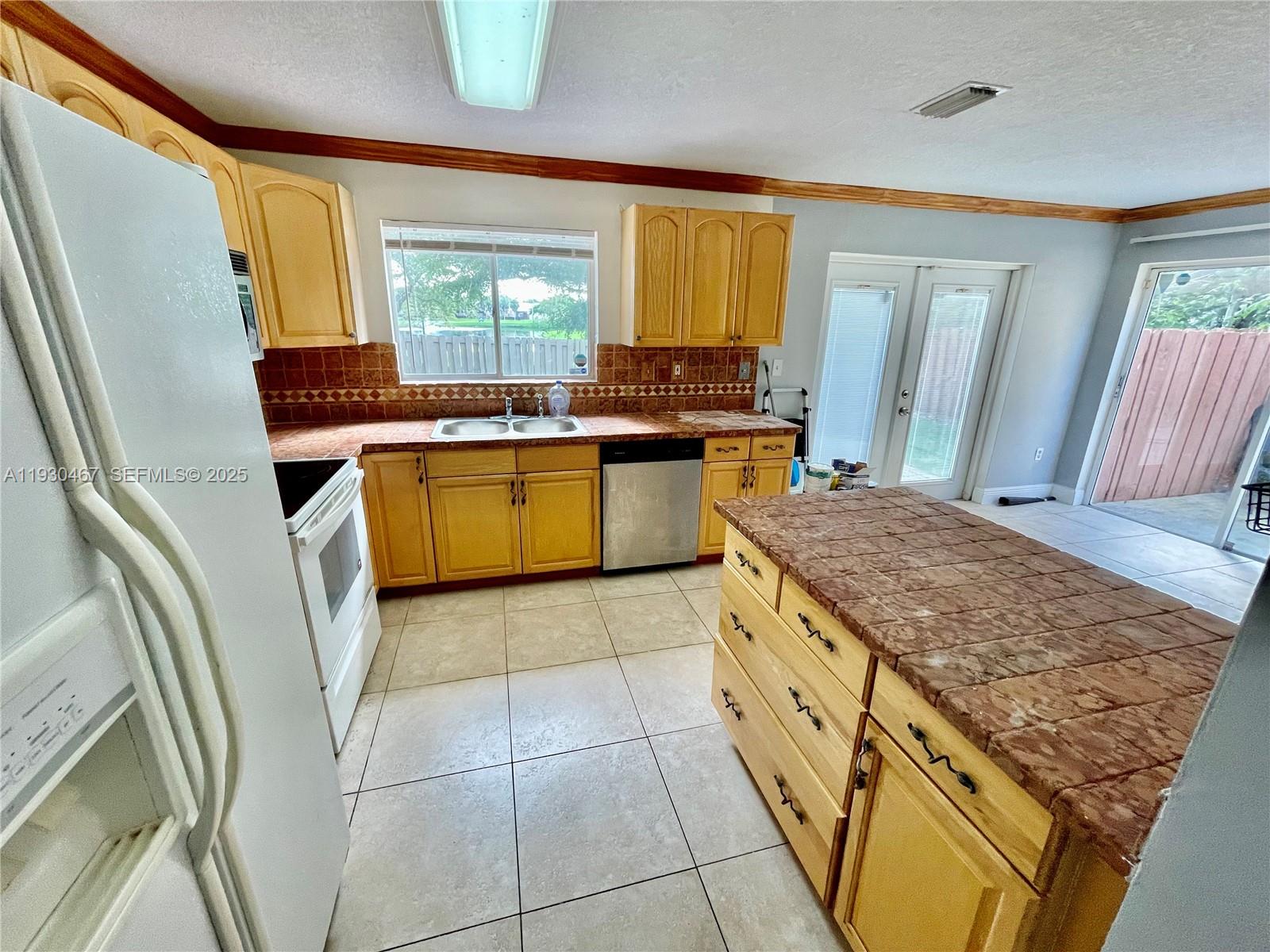 LAKESIDE AT THE HAMMOCKS - Residential Lease