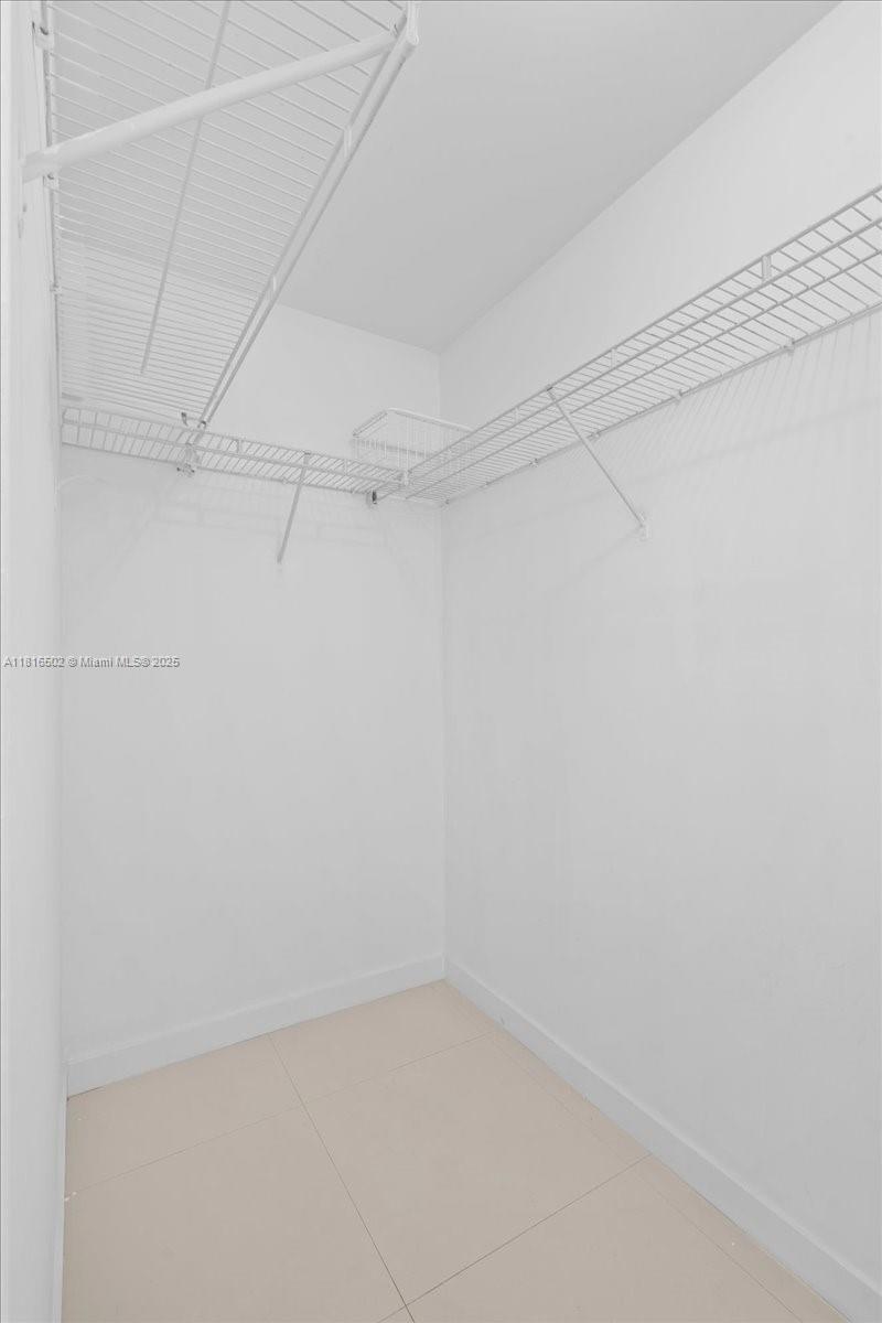 MET 1 CONDO - Residential Lease