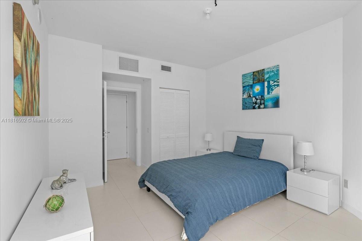 MET 1 CONDO - Residential Lease