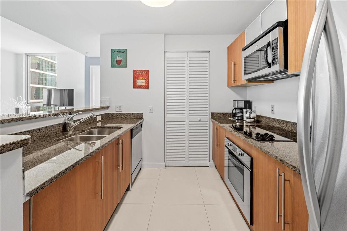 MET 1 CONDO - Residential Lease