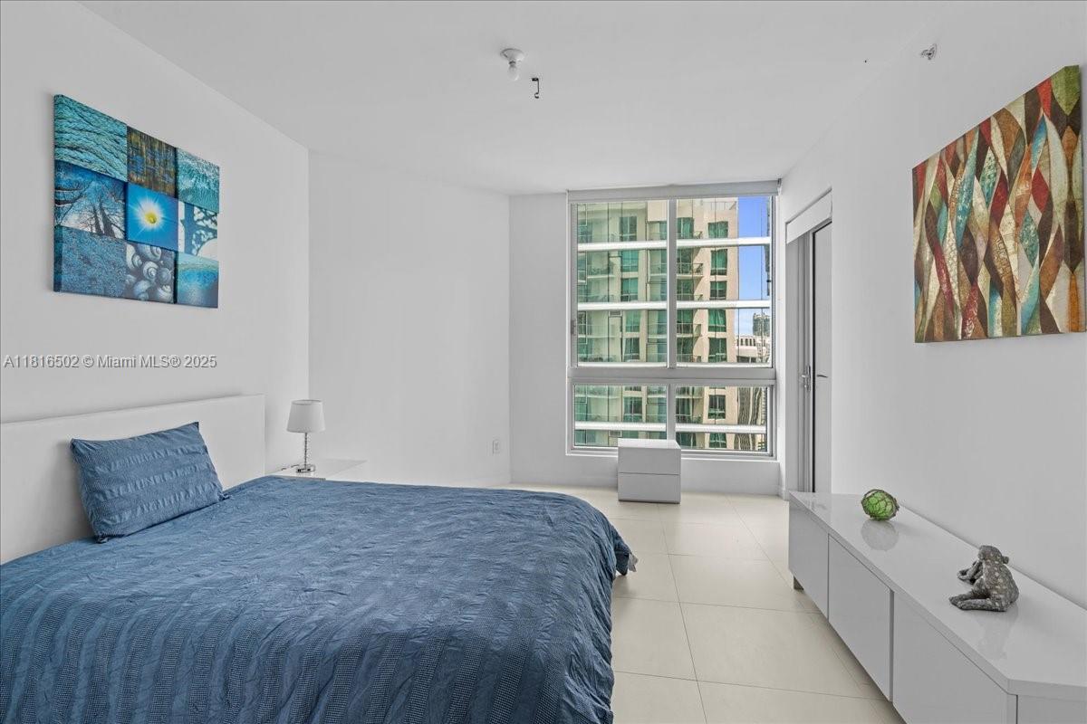 MET 1 CONDO - Residential Lease