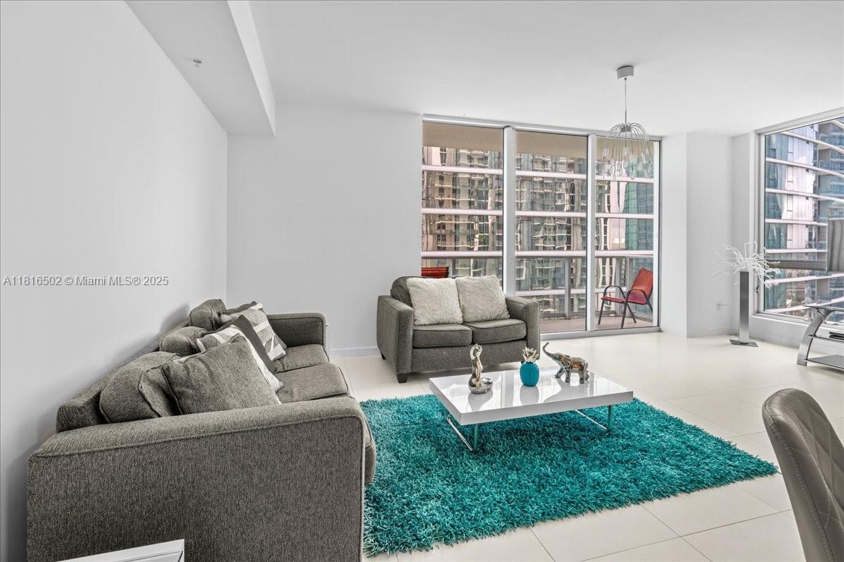 MET 1 CONDO - Residential Lease