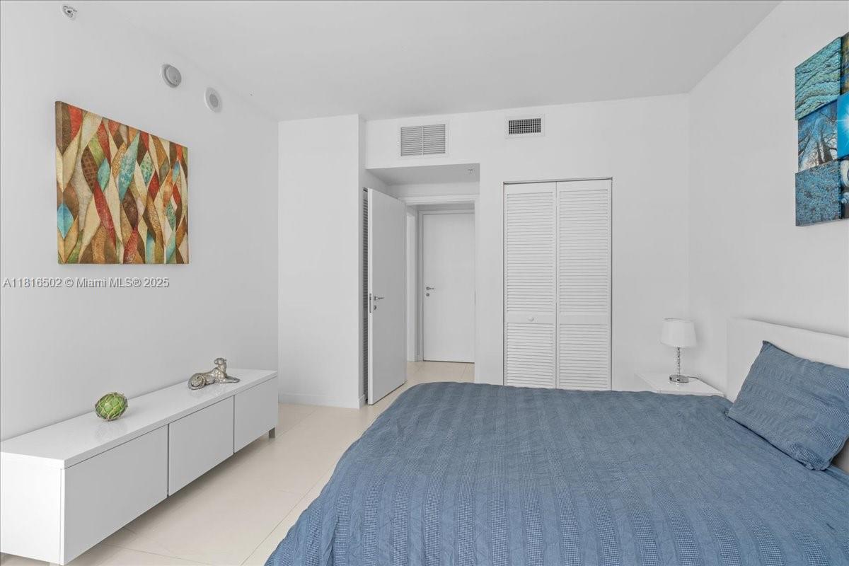 MET 1 CONDO - Residential Lease
