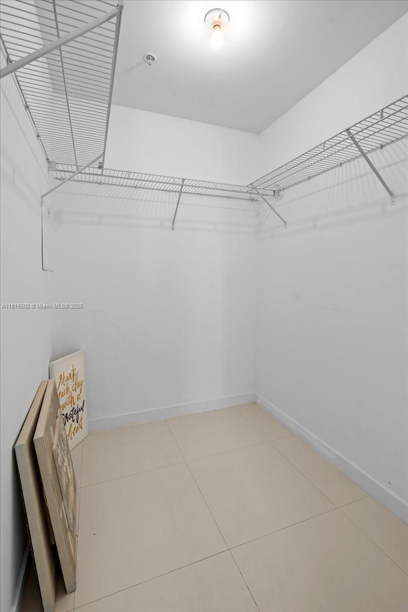 MET 1 CONDO - Residential Lease