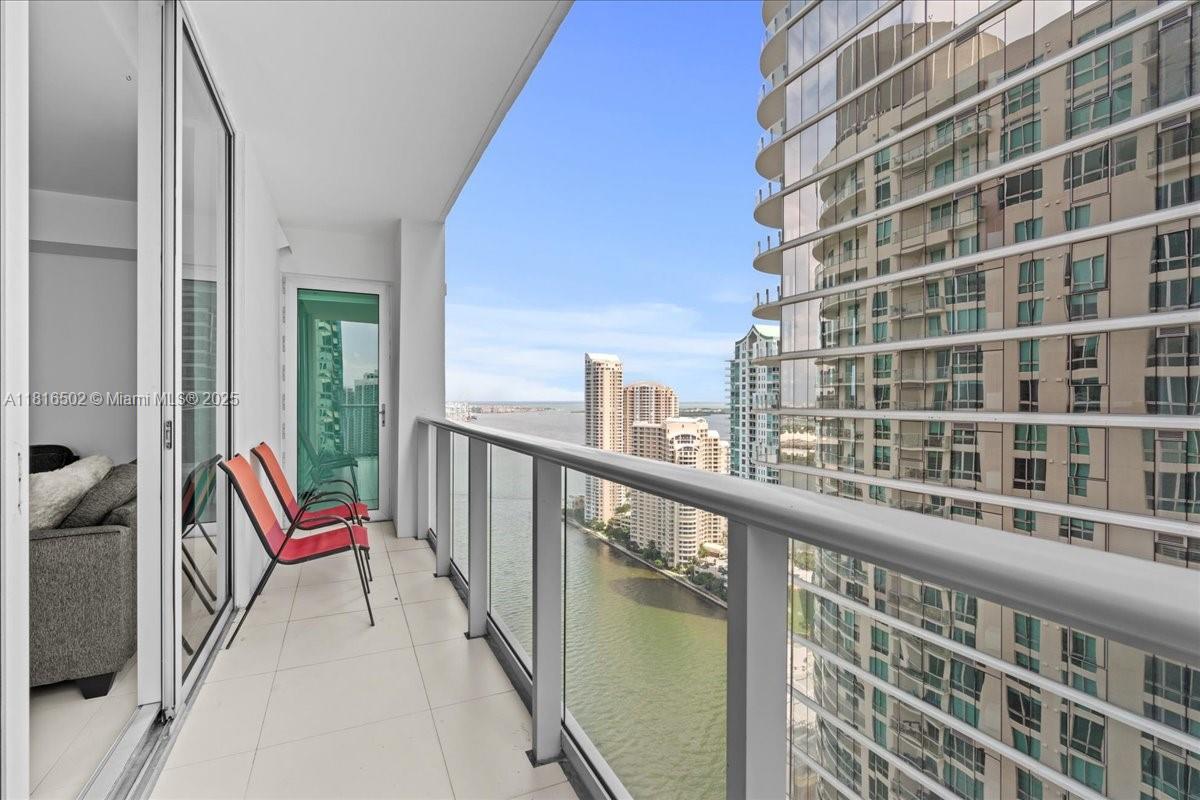 MET 1 CONDO - Residential Lease