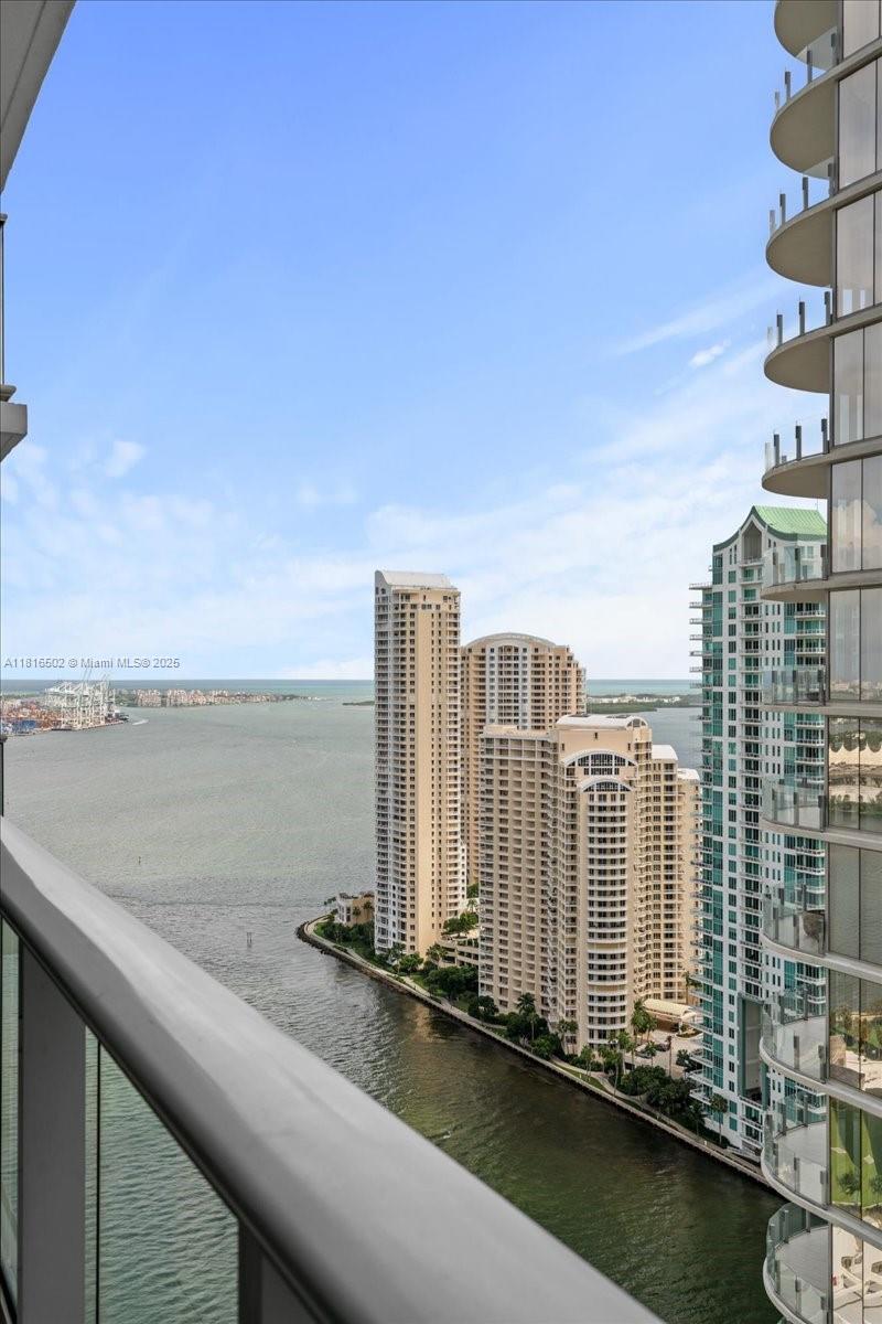 MET 1 CONDO - Residential Lease