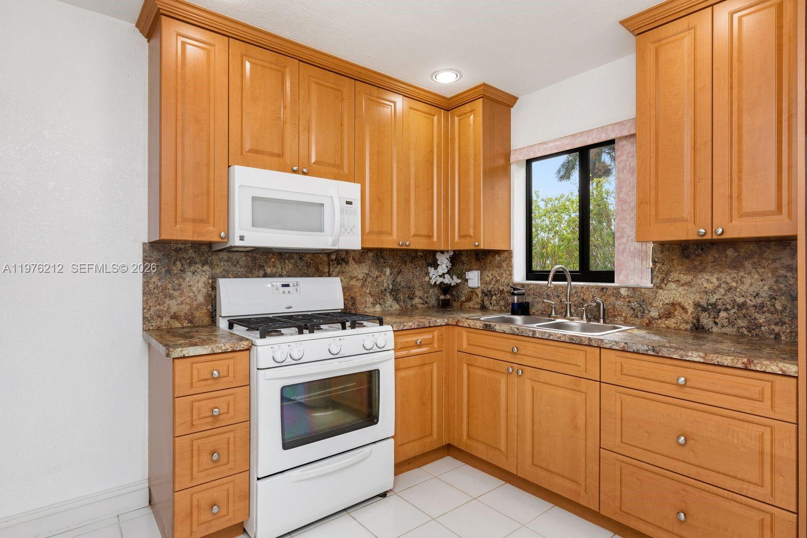 BROADVIEW COUNTRY CLUB ES - Residential