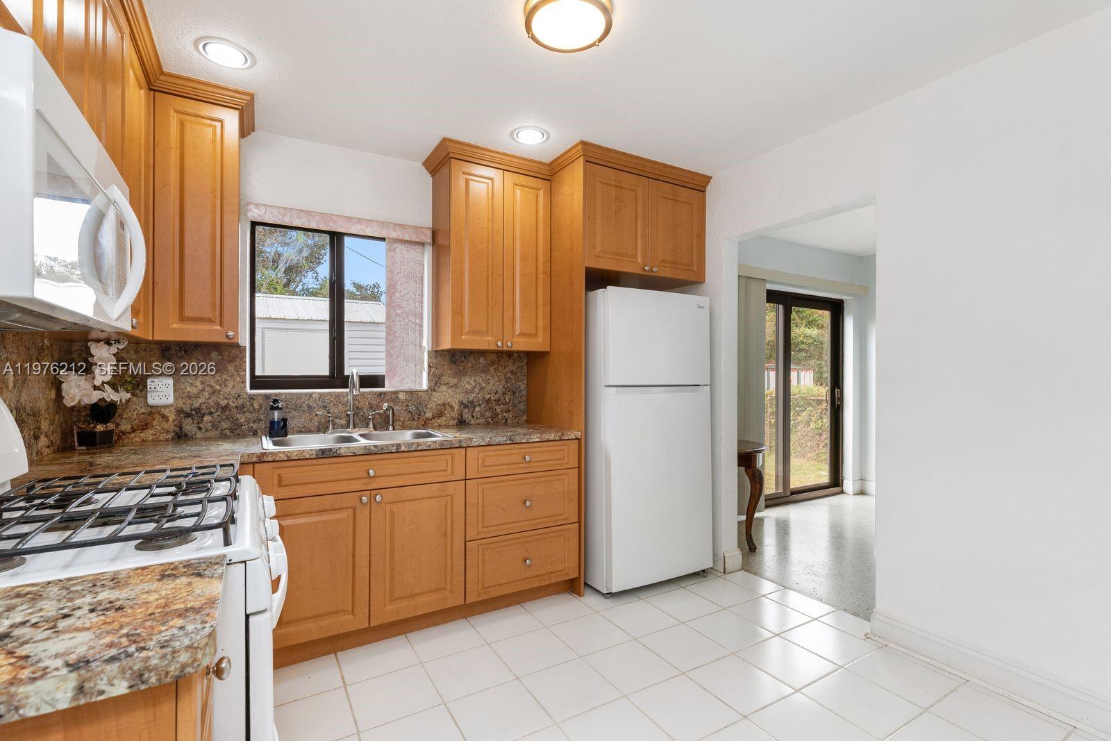 BROADVIEW COUNTRY CLUB ES - Residential