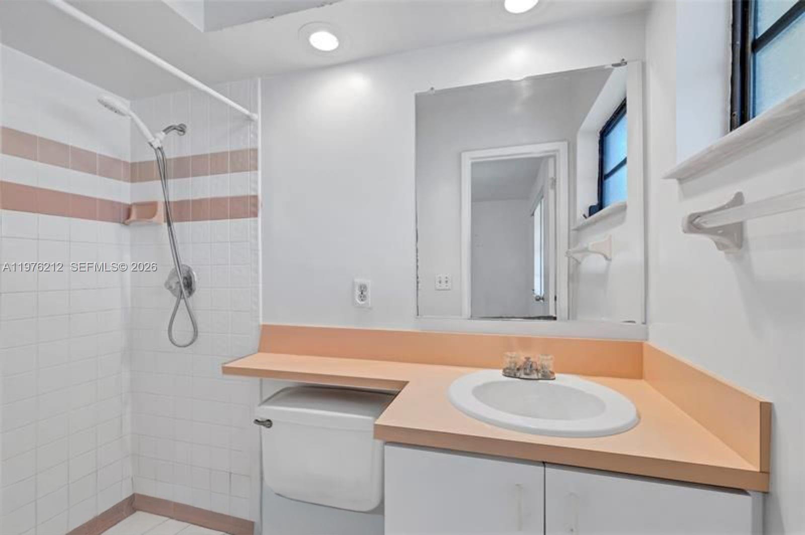 BROADVIEW COUNTRY CLUB ES - Residential