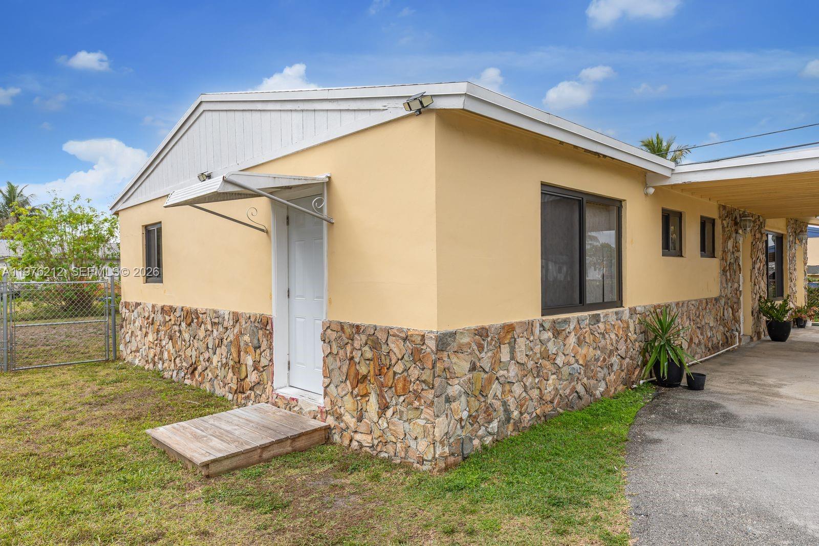 BROADVIEW COUNTRY CLUB ES - Residential