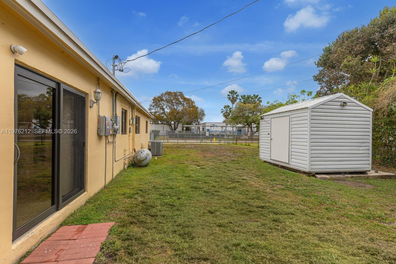 BROADVIEW COUNTRY CLUB ES - Residential