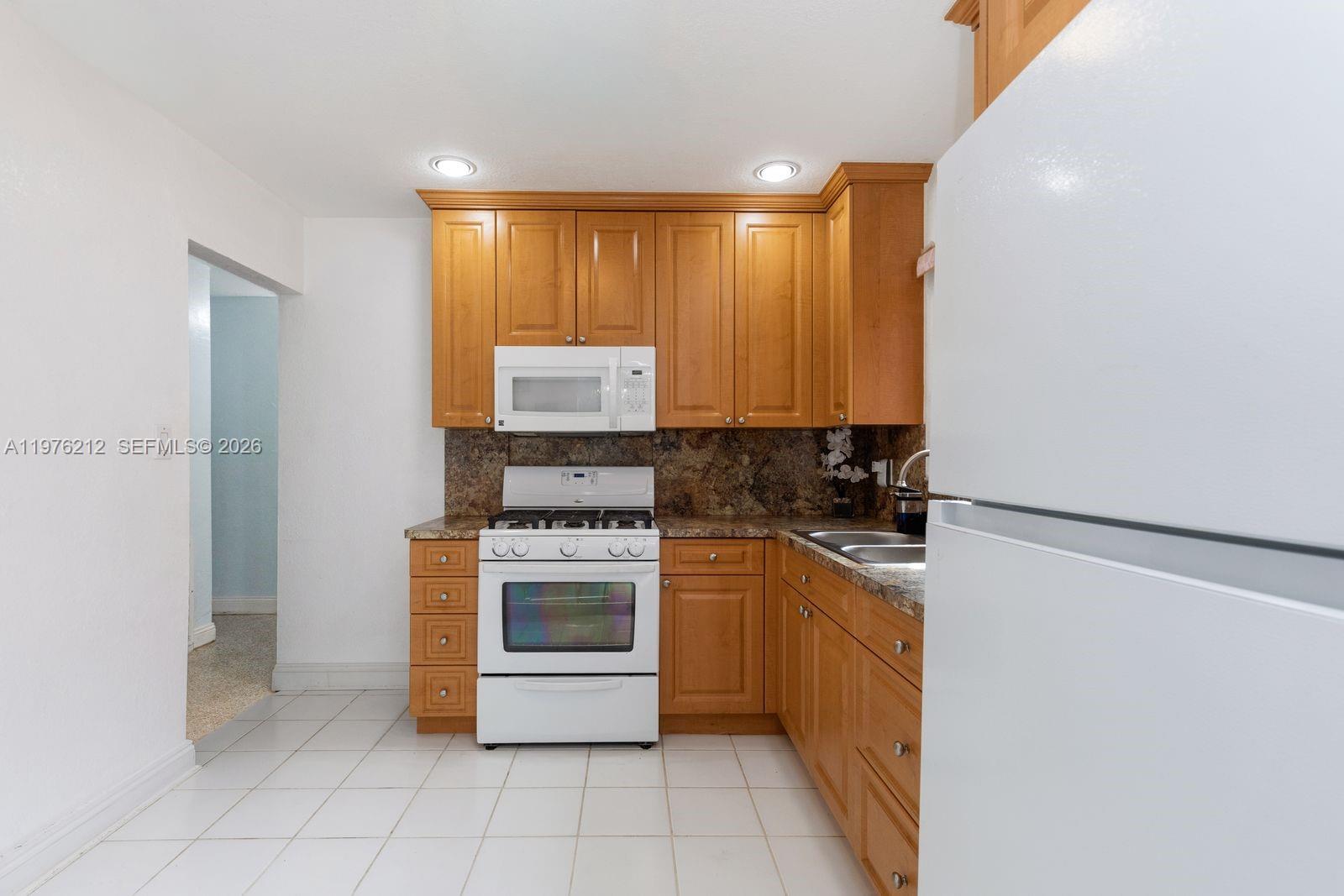 BROADVIEW COUNTRY CLUB ES - Residential