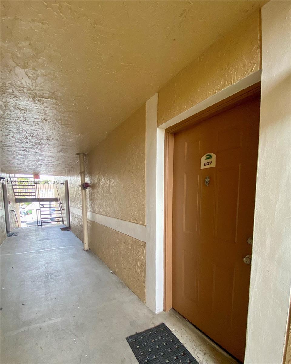 PALMS OF PEMBROKE CONDO - Residential Lease