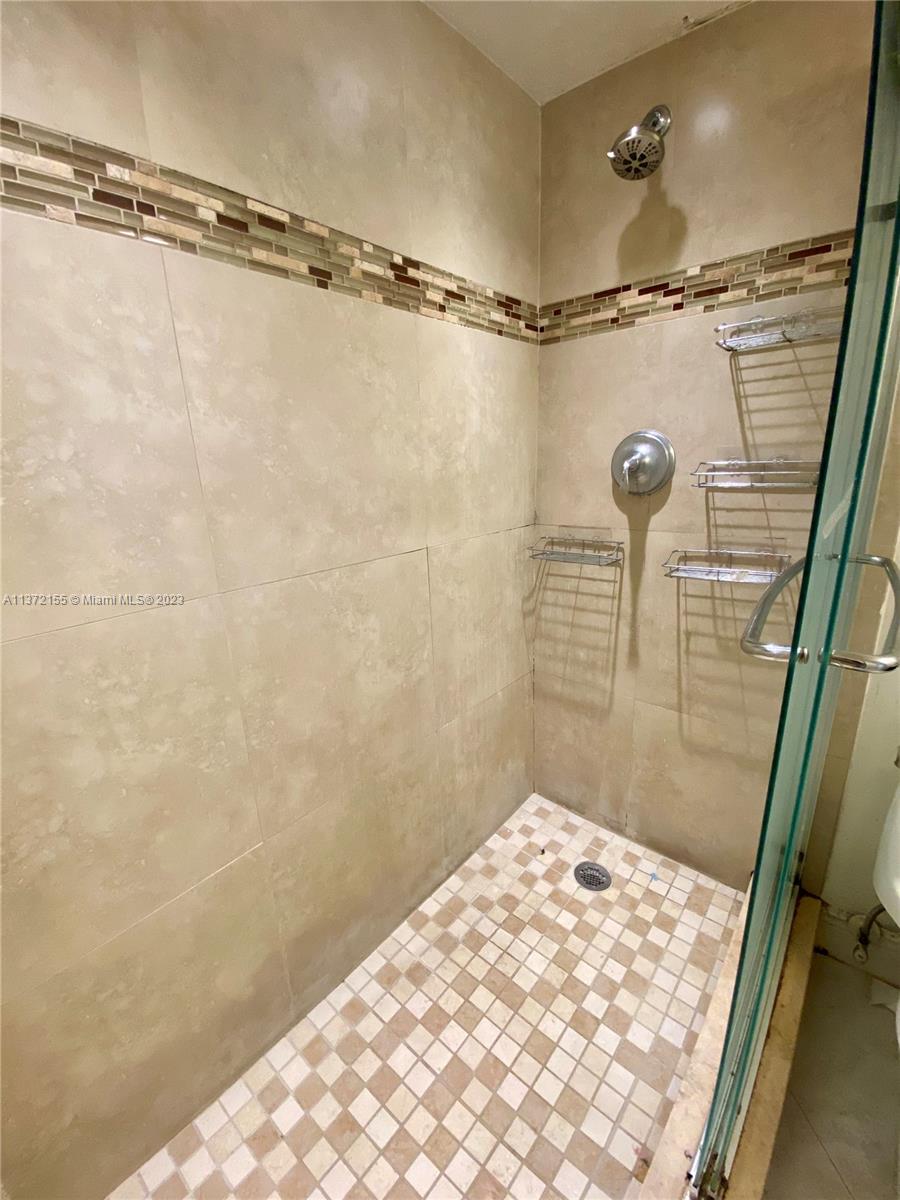 PALMS OF PEMBROKE CONDO - Residential Lease