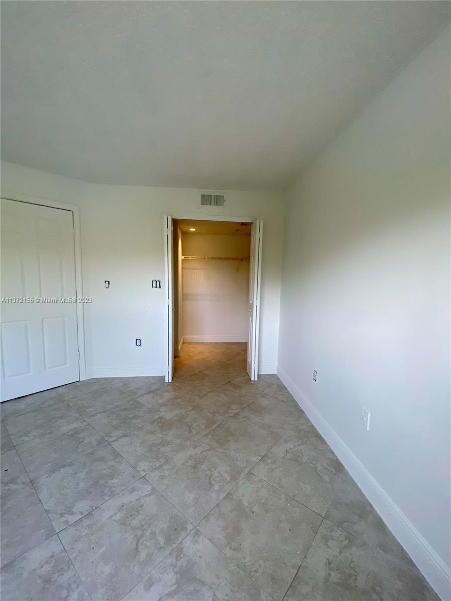 PALMS OF PEMBROKE CONDO - Residential Lease