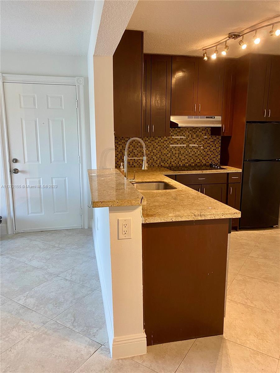 PALMS OF PEMBROKE CONDO - Residential Lease