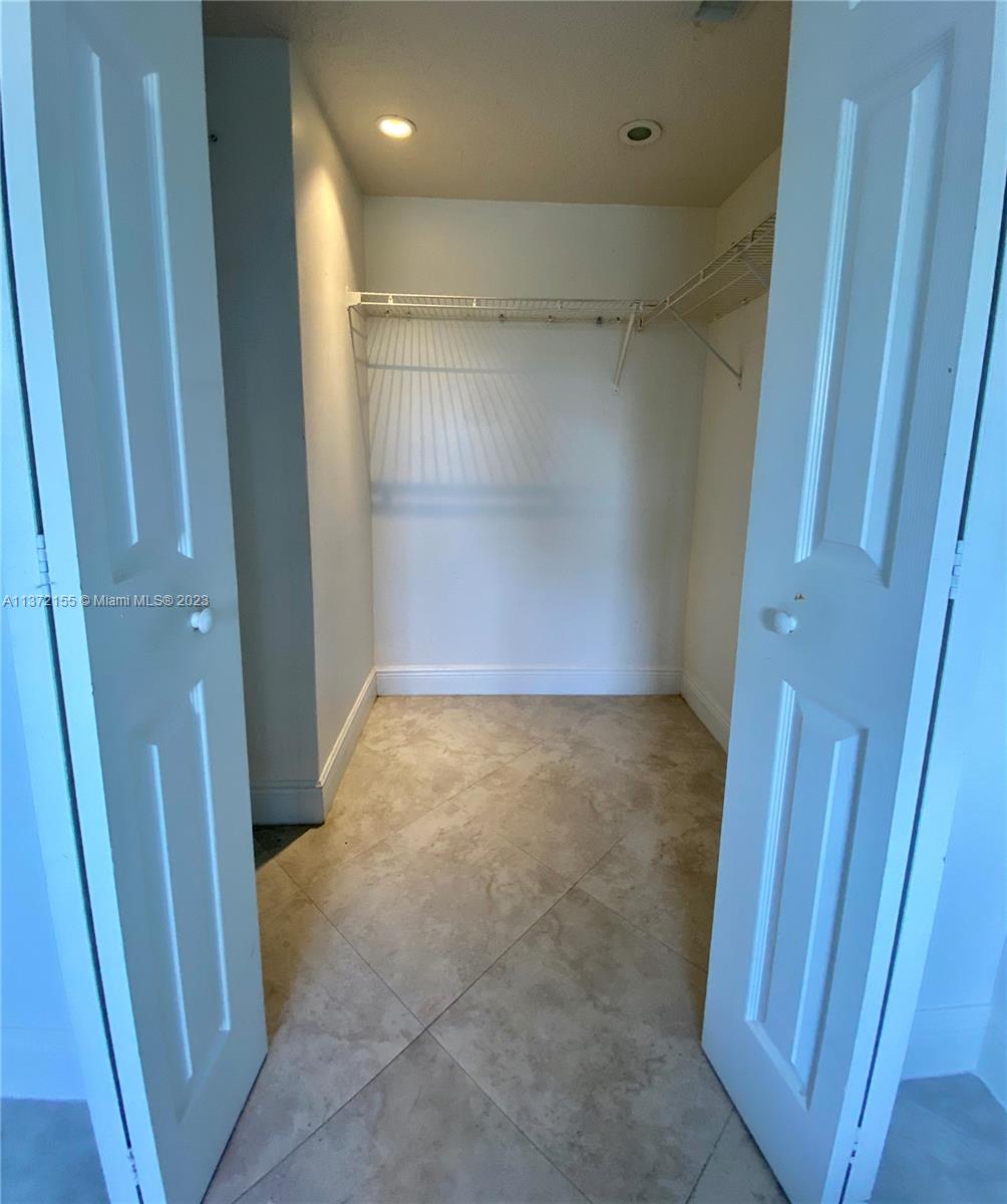 PALMS OF PEMBROKE CONDO - Residential Lease